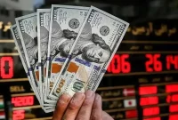 دلار در لبه پرتگاه ۱۰۰ هزار تومانی