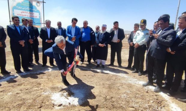 کلنگ زنی چهار پروژه عمرانی نقطه آغاز تحول در منطقه آزاد دوغارون می باشد