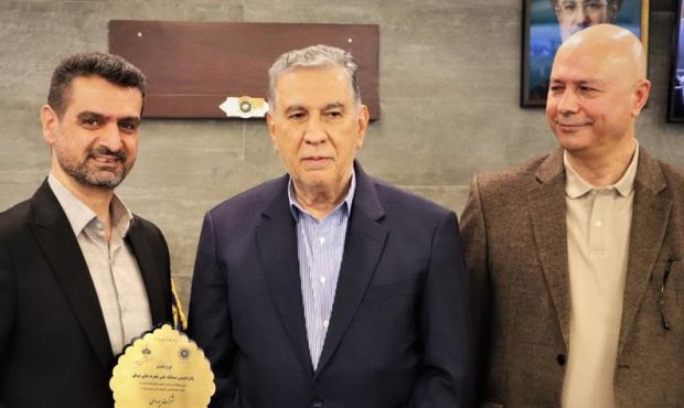 نشان افتخار جشنواره ملی بهرهوری برای «دیدار»/ بیمه دی بر سکوی نخست تحول دیجیتال